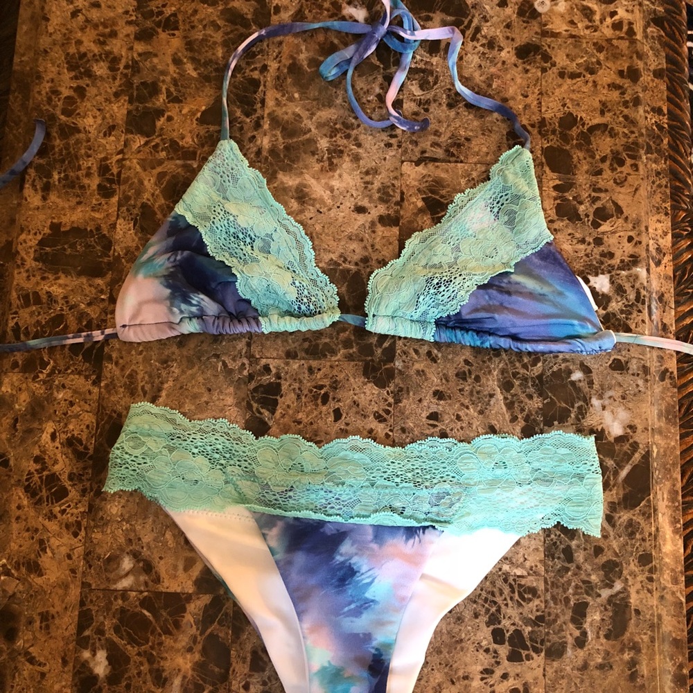 Beach Bunny Blue tue dye lady lace bikini